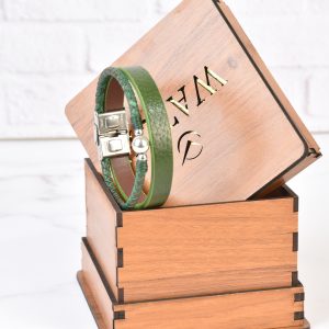 دستبند چرم طبیعی سبز – انتخابی خاص برای استایل متفاوت