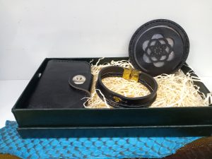 ست اینه،دستبند،جاکارتی چرم گاوی